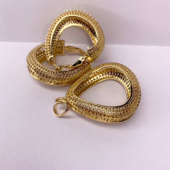 Triangle Shaped Earrings and Pendant Long Lasting Jewelry Set - Picture 3 of 15